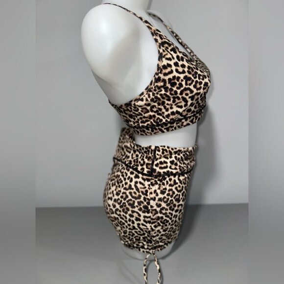 Zyia Scrunchy Bum Shorts and Bra Set - Picture 3 of 9